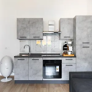  Apartment La Dimora Degli Asinelli Italy